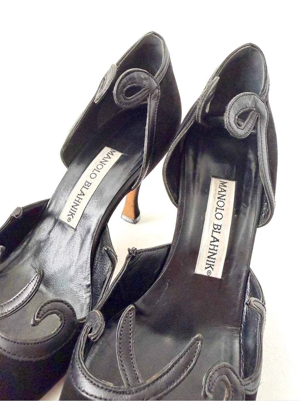 MANOLO BLAHNIK | Vintage Y2K Scroll Pumps Black Suede D’Orsay EU 36.5 US 6.5